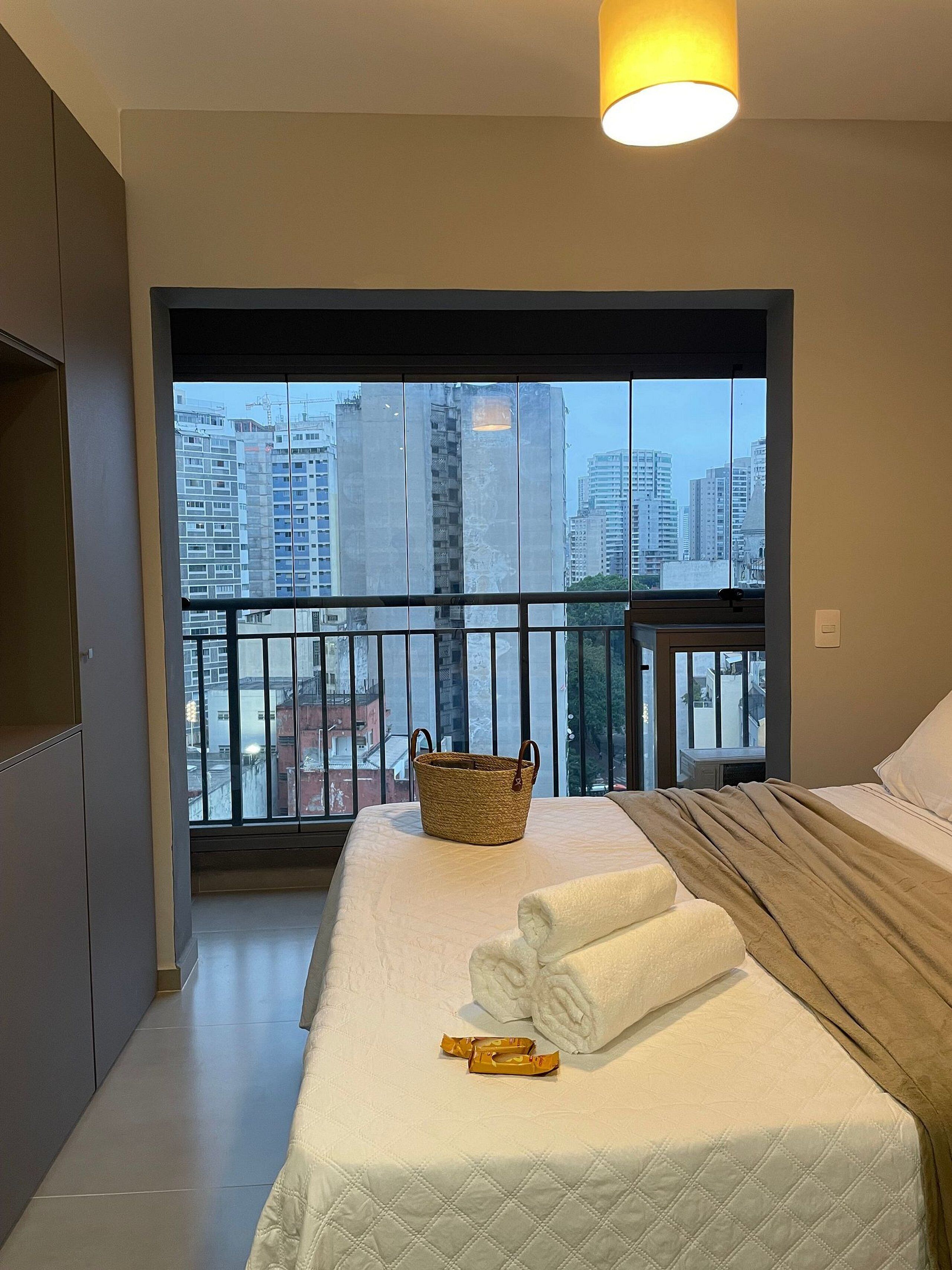 Estúdio luxo | Cortinas blackout, ferros/tábuas de passar roupa, Wi-Fi de cortesia