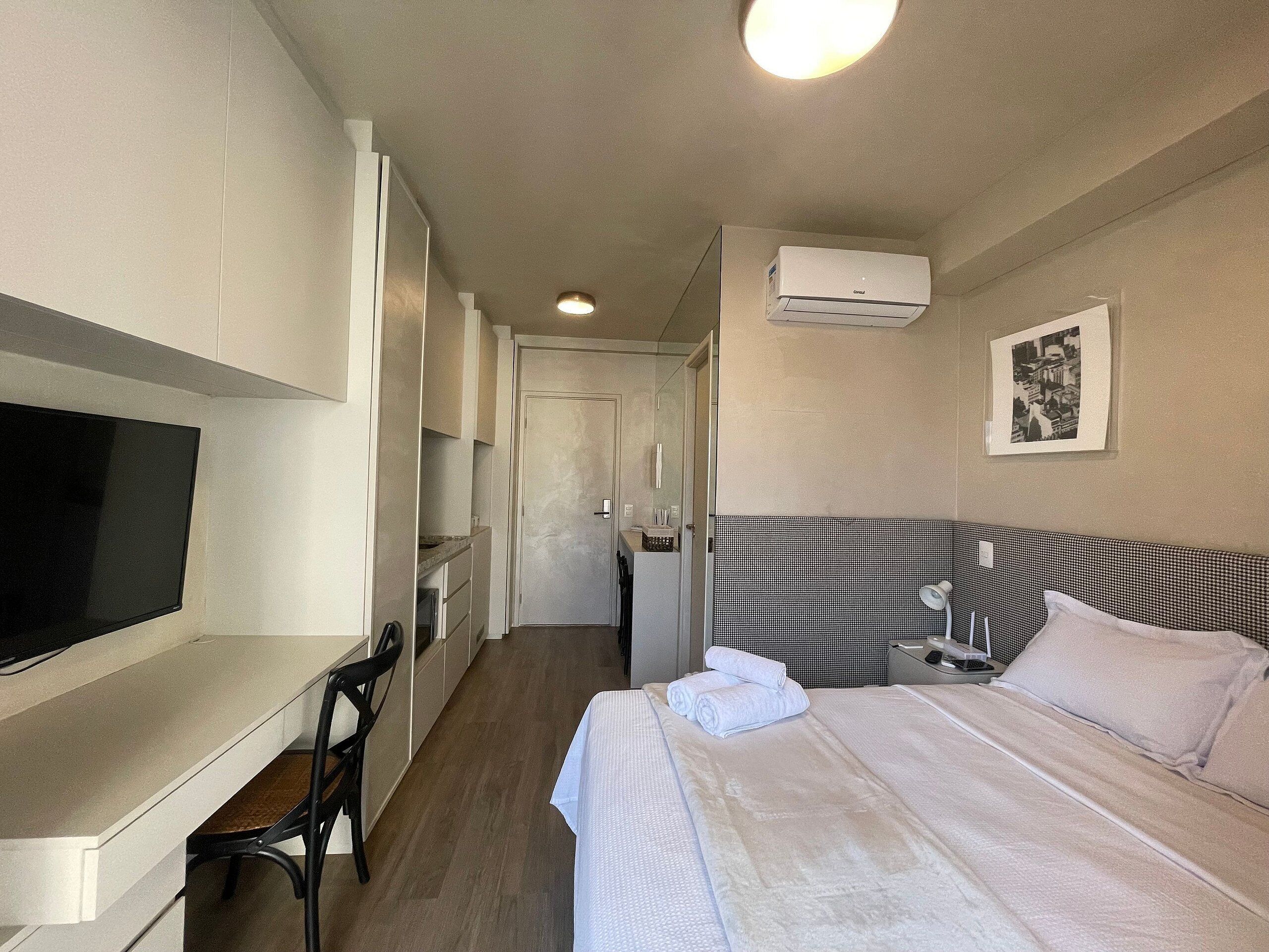 Deluxe Studio | Blackout drapes, iron/ironing board, free WiFi