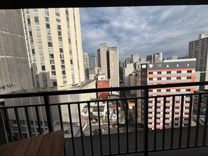 A high-rise building with a modern design, featuring multiple balconies and a mix of architectural styles. - Prime Stay - Vila Buarque - São Paulo - BR (São Paulo)