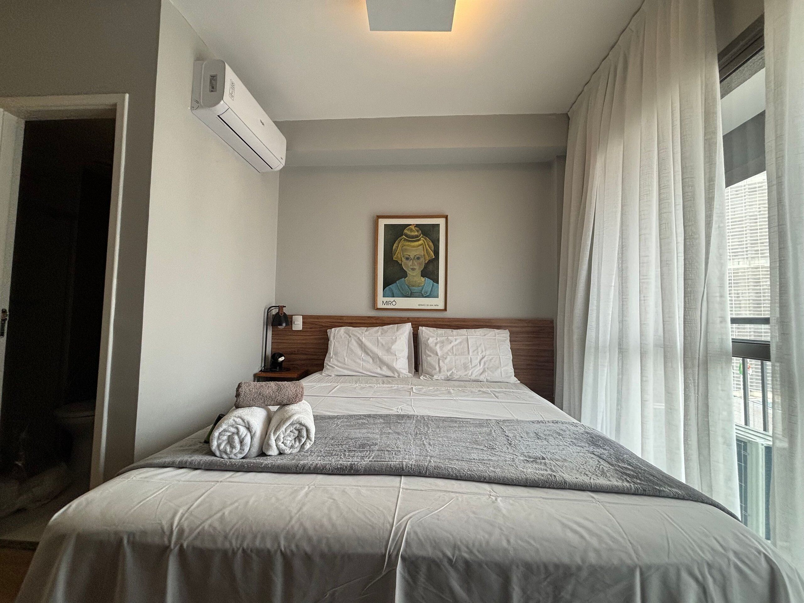 Deluxe Studio | Blackout drapes, iron/ironing board, free WiFi