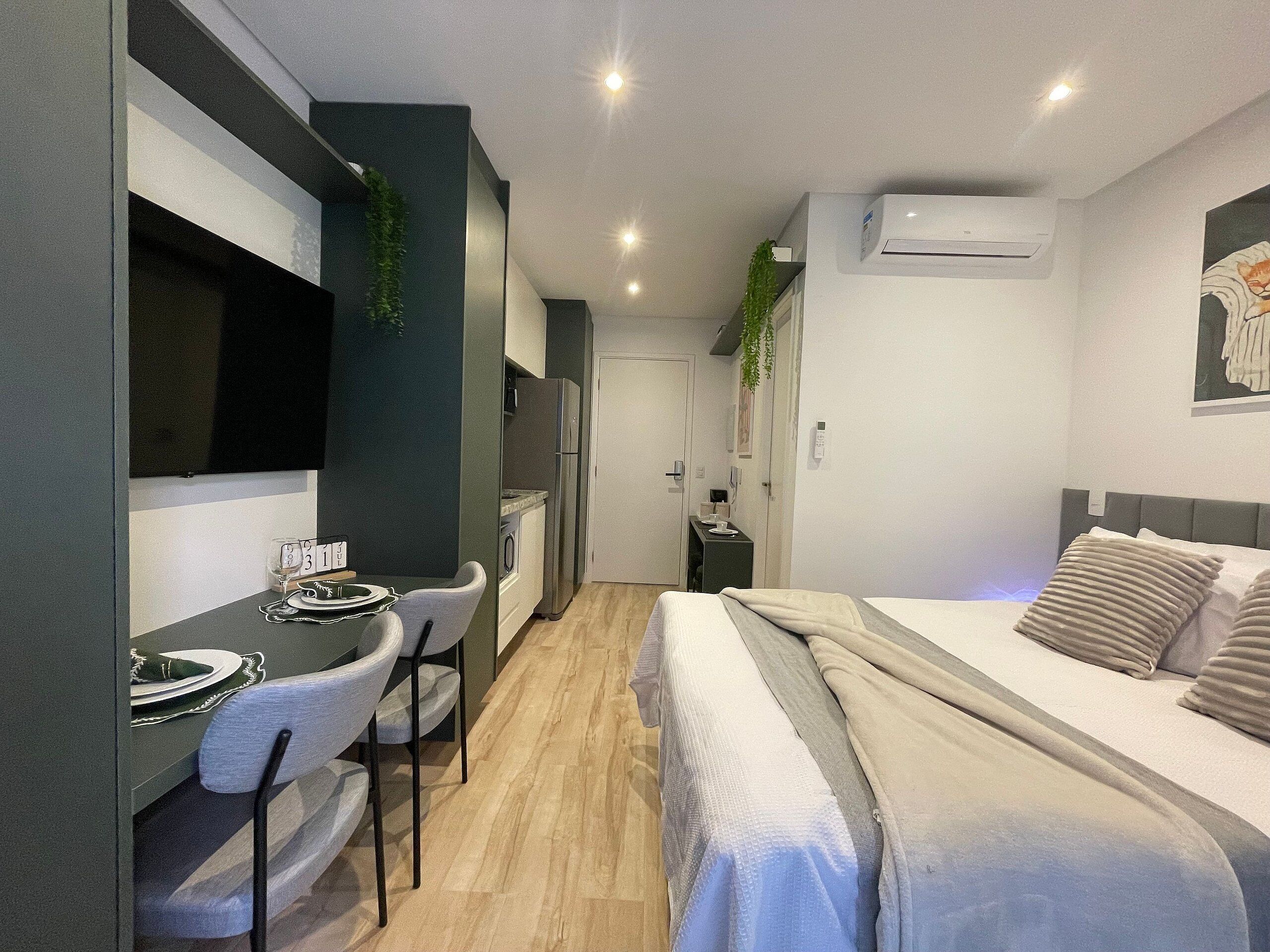 Deluxe Studio | Blackout drapes, iron/ironing board, free WiFi