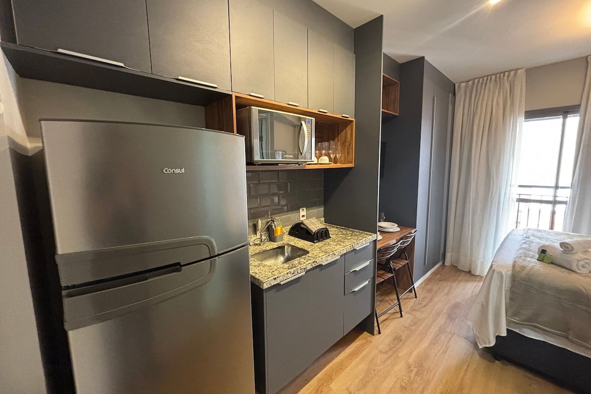 Deluxe studio | Verduisterende gordijnen, een strijkplank/strijkijzer, gratis wifi