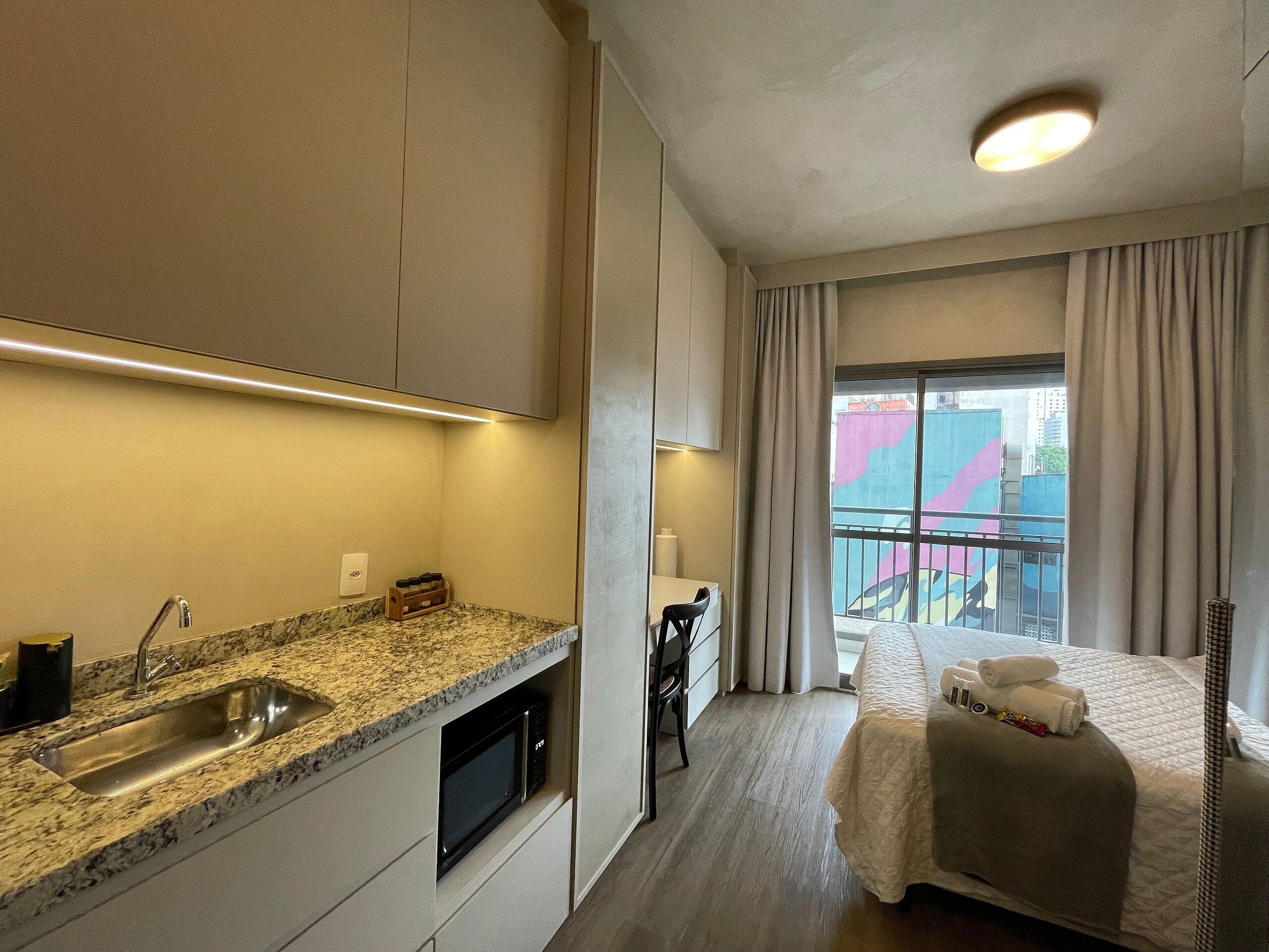 Deluxe Studio | Blackout drapes, iron/ironing board, free WiFi