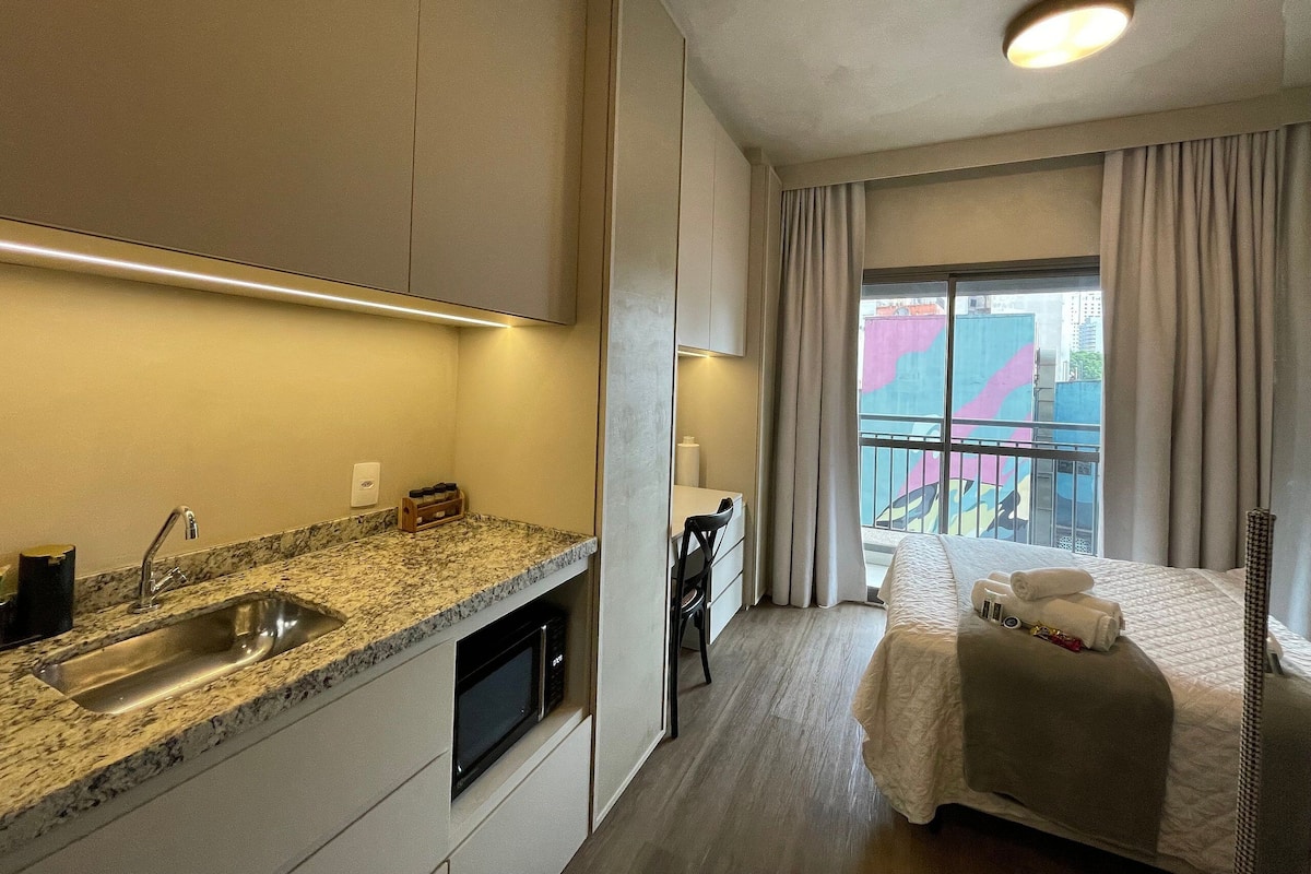 Deluxe Studio | Blackout drapes, iron/ironing board, free WiFi