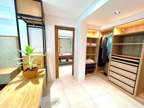 3 dormitorios, caja fuerte, cortinas opacas