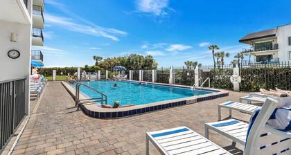 Oceanfront Apartment with Beach Access & Hot Tub