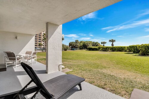 Oceanfront Apartment with Beach Access & Hot Tub