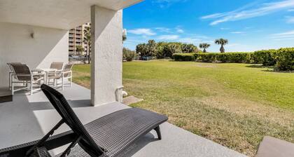 Oceanfront Apartment with Beach Access & Hot Tub