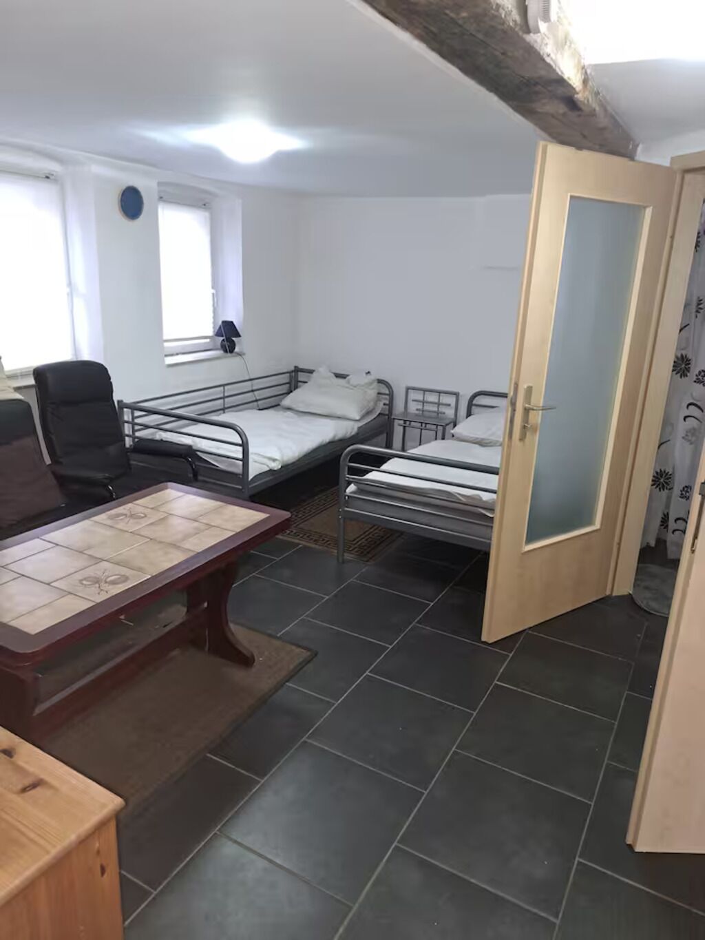 2 多间卧室、WiFi、床单