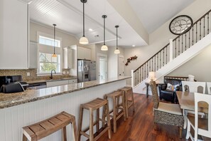 Fridge, microwave, oven, stovetop - Vitamin Sea: Hot Tub | Rec Room | Pool Access (Corolla)