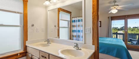 4 habitaciones, tabla de planchar con plancha, wifi y ropa de cama