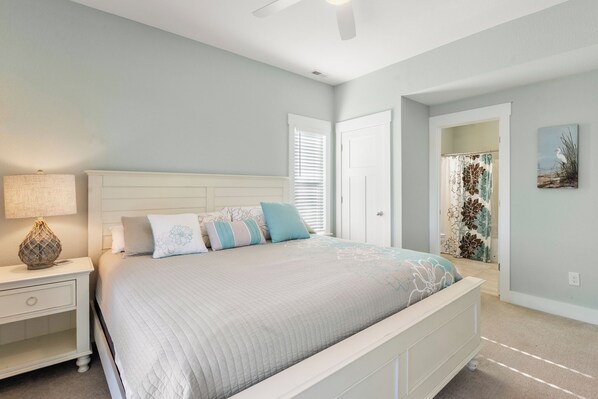 Desk, iron/ironing board, WiFi, bed sheets