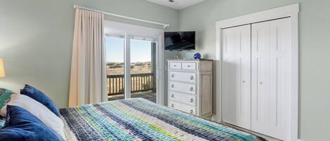 Desk, iron/ironing board, WiFi, bed sheets