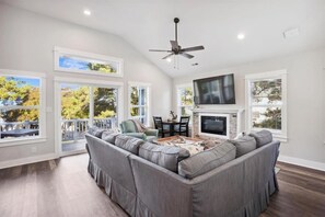 Smart-TV, peis og fotballspill