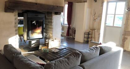 Beaune Nuits: well-kept house, garden, wood stove, great peace and quiet