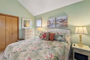 4 bedrooms, iron/ironing board, WiFi, bed sheets - Terrapin Station: Private Pool | Oceanside (Corolla)