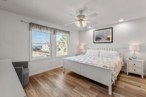 6 bedrooms, iron/ironing board, WiFi, bed sheets