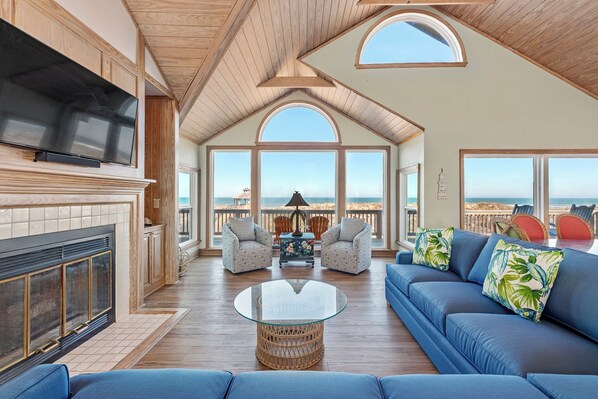 Smart TV, fireplace, DVD player - Sovereign of the Seas: Oceanfront/Hot Tub/Dogs OK (Corolla)