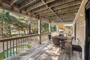 Outdoor dining - Inspect2Sea: Pool, Hot Tub | Walk to Downtown Duck (Duck)