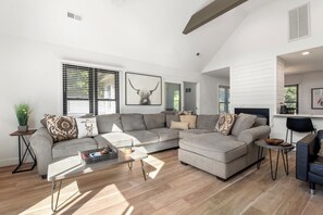 Smart TV, fireplace, foosball, table tennis - Inspect2Sea: Pool, Hot Tub | Walk to Downtown Duck (Duck)