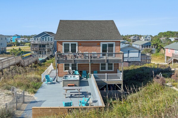 Terrace/patio - Almost Home: Oceanfront, Saltwater Pool, Hot Tub (Nags Head)