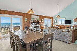 スマートテレビ、暖炉、DVD プレーヤー