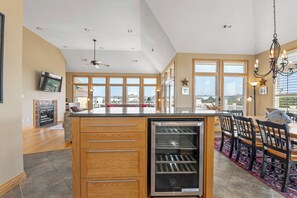 Interior - Sea Spot: Saltwater Pool, Hot Tub, Beach Club Access (Corolla)