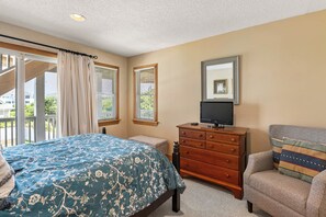 5 bedrooms, iron/ironing board, WiFi, bed sheets
