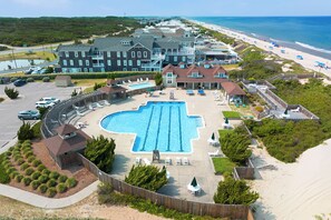 A heated pool - Sea Spot: Saltwater Pool, Hot Tub, Beach Club Access (Corolla)