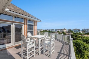 Outdoor dining - Sea Spot: Saltwater Pool, Hot Tub, Beach Club Access (Corolla)