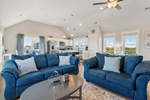 Smart TV - Fore Reel Life: Private Pool | Golf Course Views (Corolla)