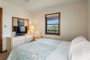 5 bedrooms, iron/ironing board, WiFi, bed sheets