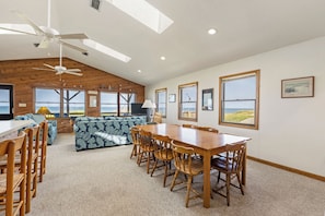 Dining - Gillespie Cottage: Oceanfront | Amazing Views! (Nags Head)