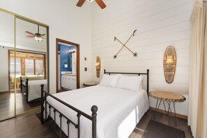 2 bedrooms, travel crib, internet, bed sheets