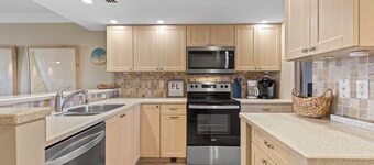 🌊Direct Ocean View, Gorgeous Updated Interior - Point East 314🌊