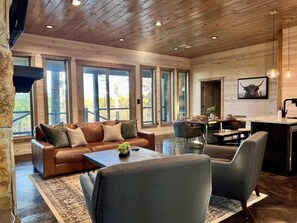 Smart TV, chimenea, videojuegos y reproductor de DVD 