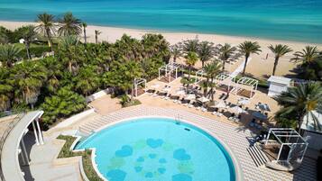 Thalassotherapy, massages