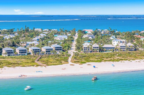 Seahorse Suites #3. Island Living at it's Best!