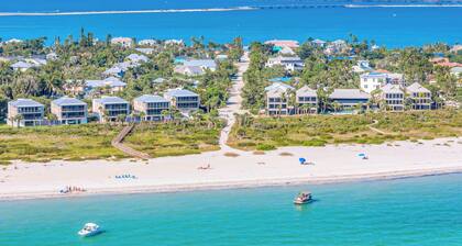 Seahorse Suites #3. Island Living at it's Best!