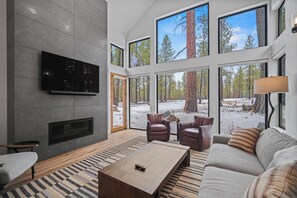 TV, peis og bordtennis