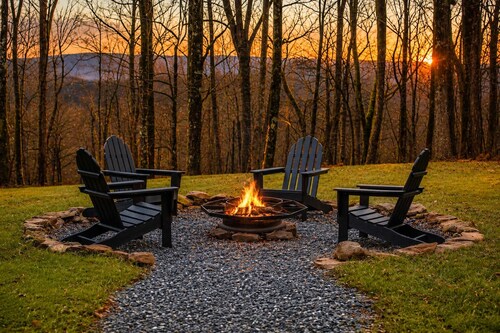 Cozy 4-bedroom cabin in Coudersport with View, Games, Fire Pit & Screen Porch