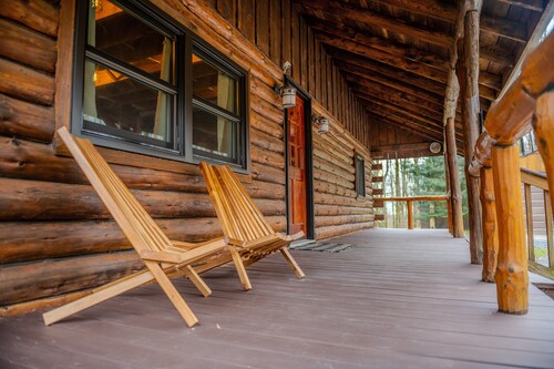 Cozy 4-bedroom cabin in Coudersport with View, Games, Fire Pit & Screen Porch