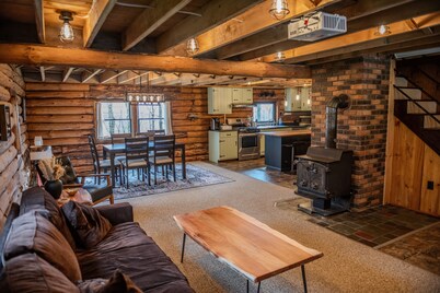 Cozy 4-bedroom cabin in Coudersport with View, Games, Fire Pit & Screen Porch