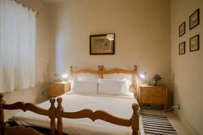 4 bedrooms, iron/ironing board, travel cot, free WiFi