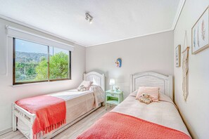 3 bedrooms, WiFi, bed sheets - Coral Bay 3D Seafront, Smart TVs + Blackout (Petorca)