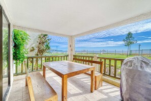 Outdoor dining - Coral Bay 3D Seafront, Smart TVs + Blackout (Petorca)