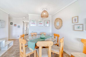 Dining - Coral Bay 3D Seafront, Smart TVs + Blackout (Petorca)