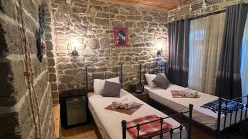 6 habitaciones, tabla de planchar con plancha, wifi y ropa de cama