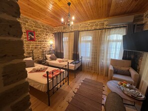 6 chambres, fer et planche à repasser, Wi-Fi, draps fournis