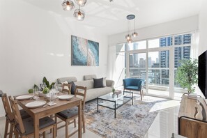 Smart TV - ShoresInn - Beautiful residence with Marina Views

 (دبي)